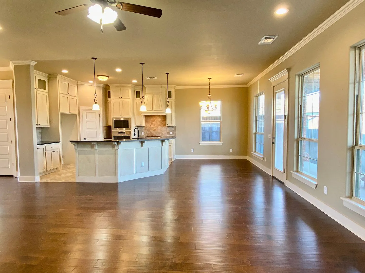 Gorgeous 4 Bed 3 Bath in Norman — Photo 4