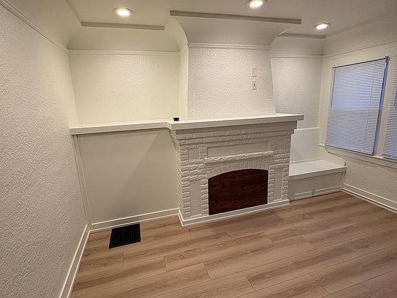 4th image of 762 W 6th St