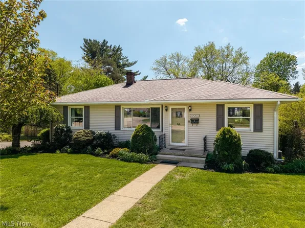 3998 Highland Dr, Mogadore, OH 44260