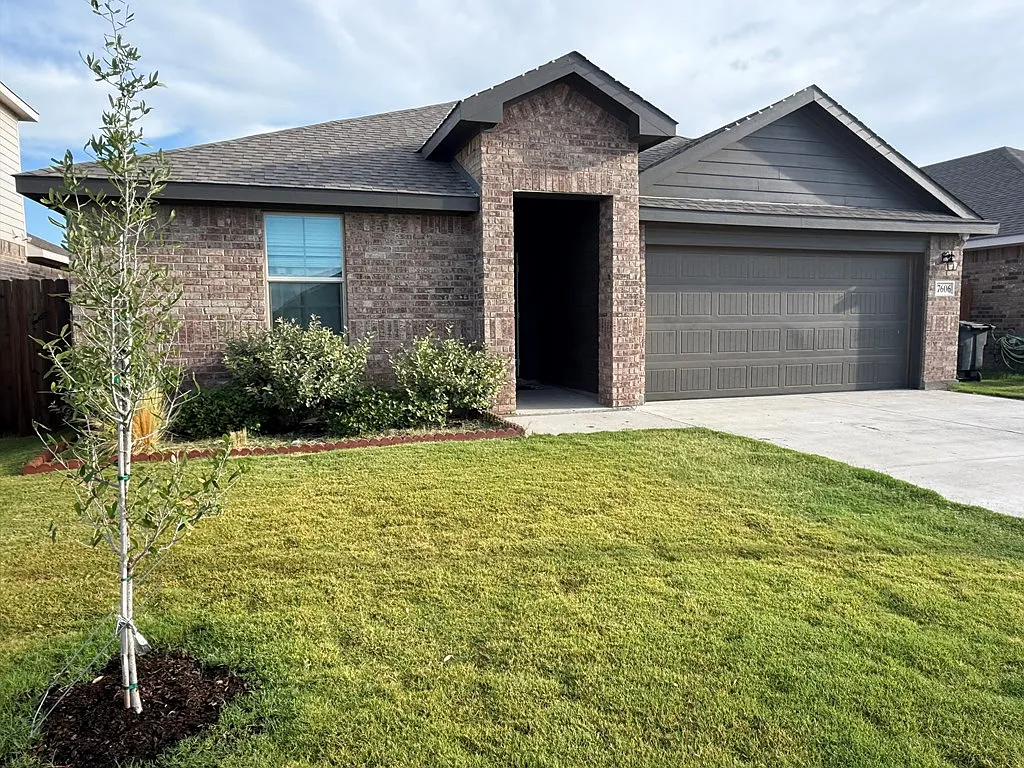 4 bed, 2.0 bath, 1836 sqft, $3,200 — Photo 3