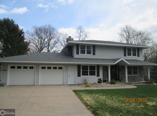 2912 Cliff Rd, Burlington, IA 52601