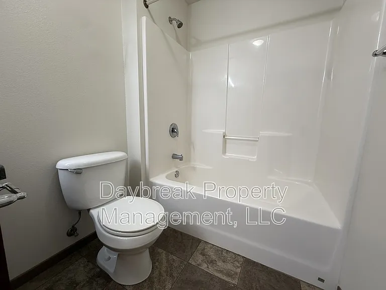 331 16th St S #9 — Photo 9