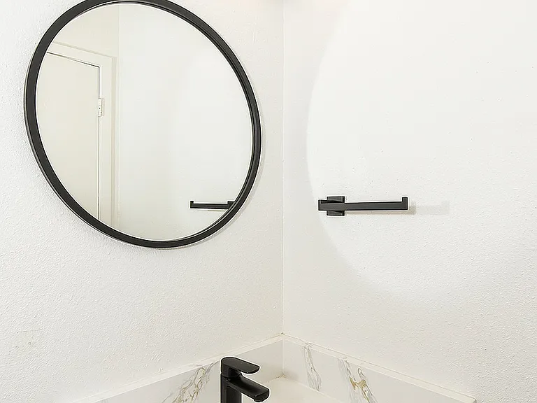 Hemingway House Apartments — Photo 26