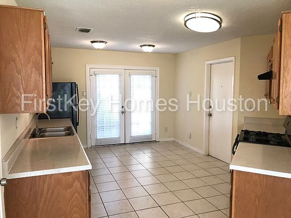 5th image of 2222 Kingston Ct
