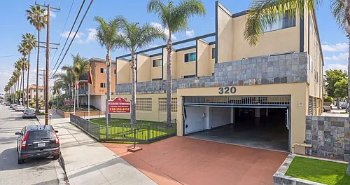 Oceanaire Townhomes Photo 1
