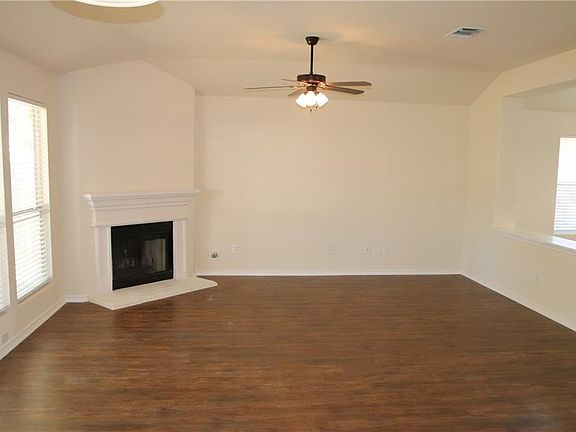 3rd image of 1804 Ascot Ln