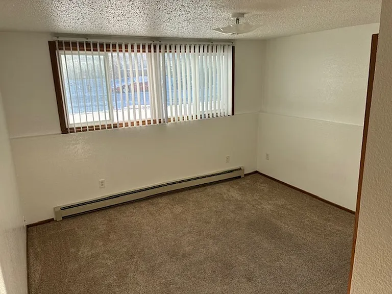 1720 N Grandview Ln — Photo 3