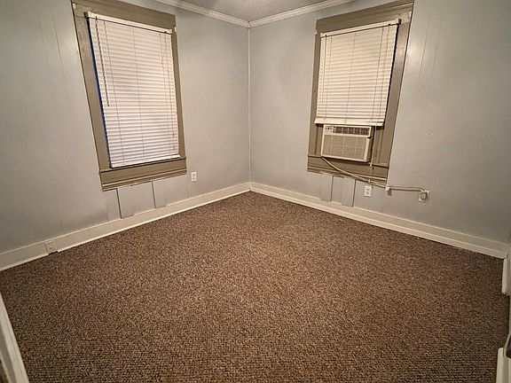5th image of 409 S Ash St