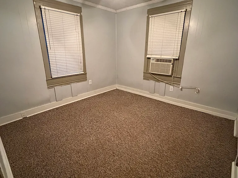 409 S Ash St — Photo 5