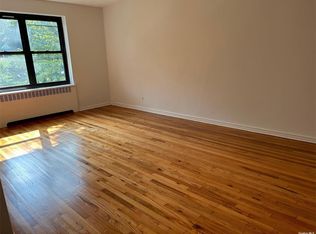 13 Welwyn Rd APT 2K, Great Neck, NY 11021