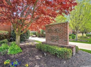 99 S Park Ave APT 27, Rockville Centre, NY