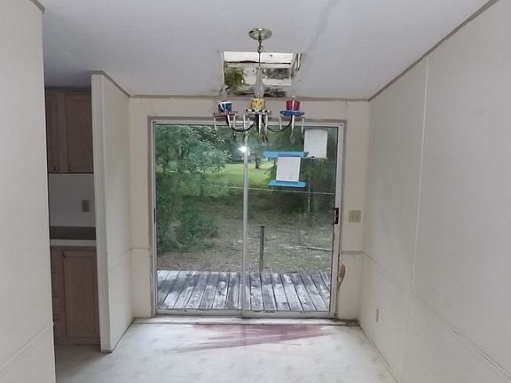 3rd image of 36 Hideaway Ln