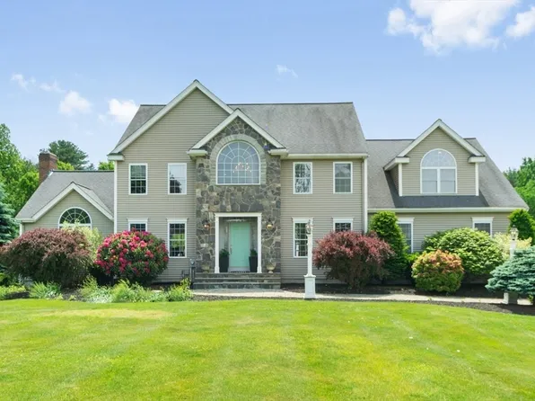 307 Chestnut St, Hudson, MA 01749