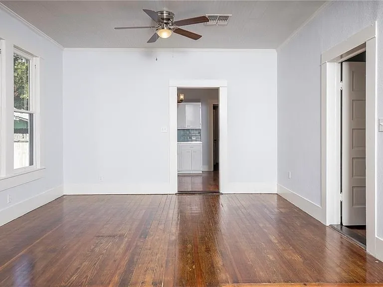 271 S Willow Ave — Photo 22