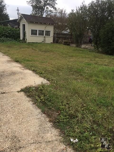 1st image of 728 Belanger St