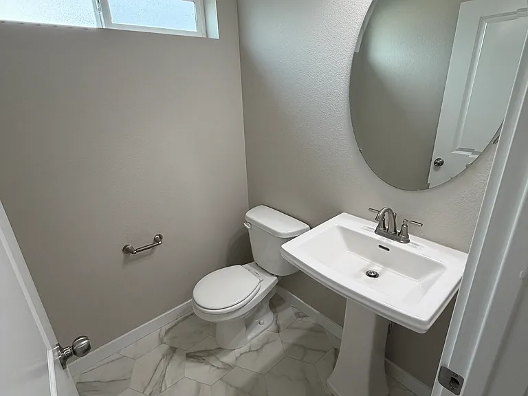 960 SW Raelynn St — Photo 18