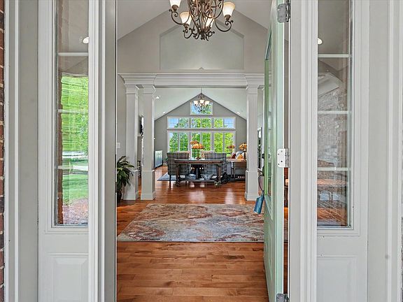5th image of 4106 Farhills Dr