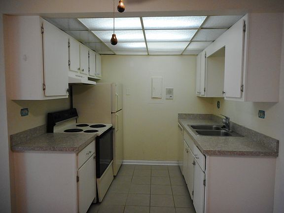 5th image of 275 Springhill Dr APT 205