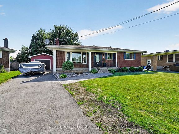 2nd image of 821 Haldimand Cres