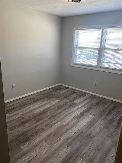 705 Hollycrest Dr. - APT 1 — Photo 2