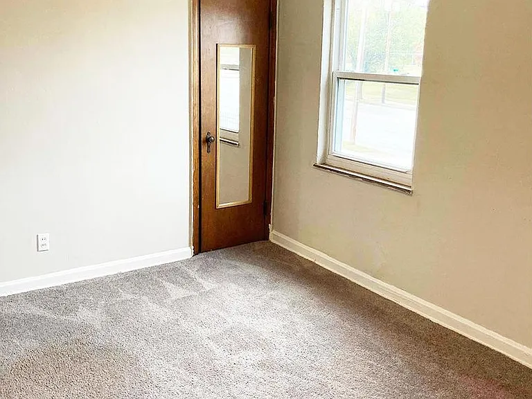 950 Ludlow Ave — Photo 6