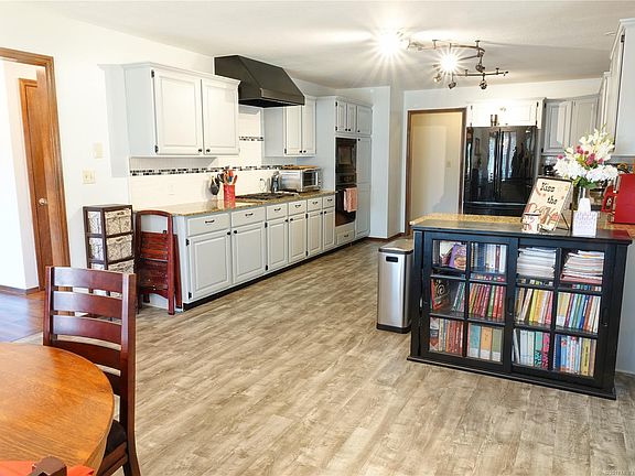 4th image of 1125 E Courtney Cir