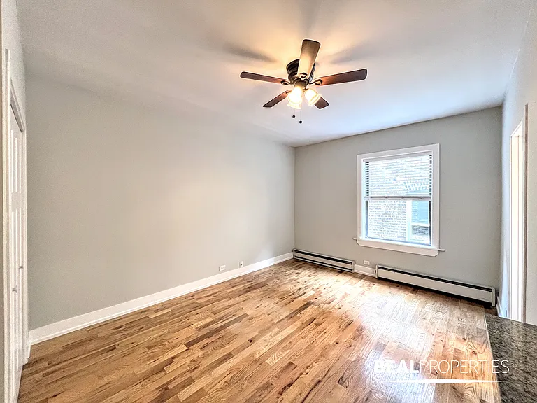 635 W Barry Ave — Photo 11