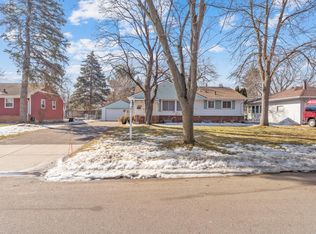 3613 Commodore Dr, Brooklyn Center, MN 55429