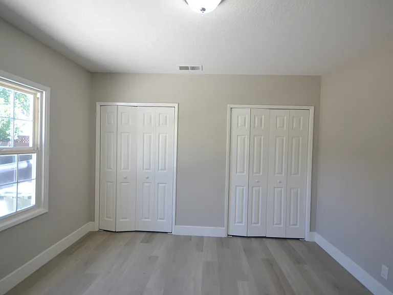 345 N Fremont St — Photo 8