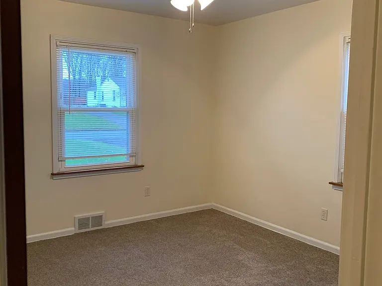145 S Kimberly Ave — Photo 11