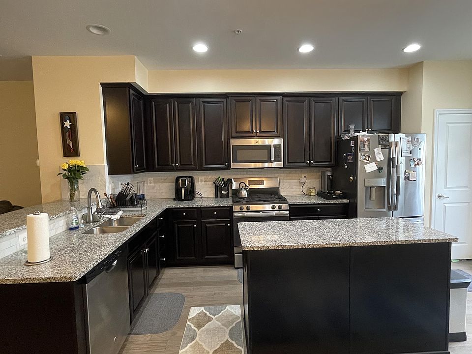 Kitchen / Dining area
