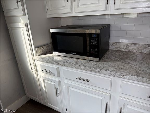 4th image of 632 Roscoe Ave