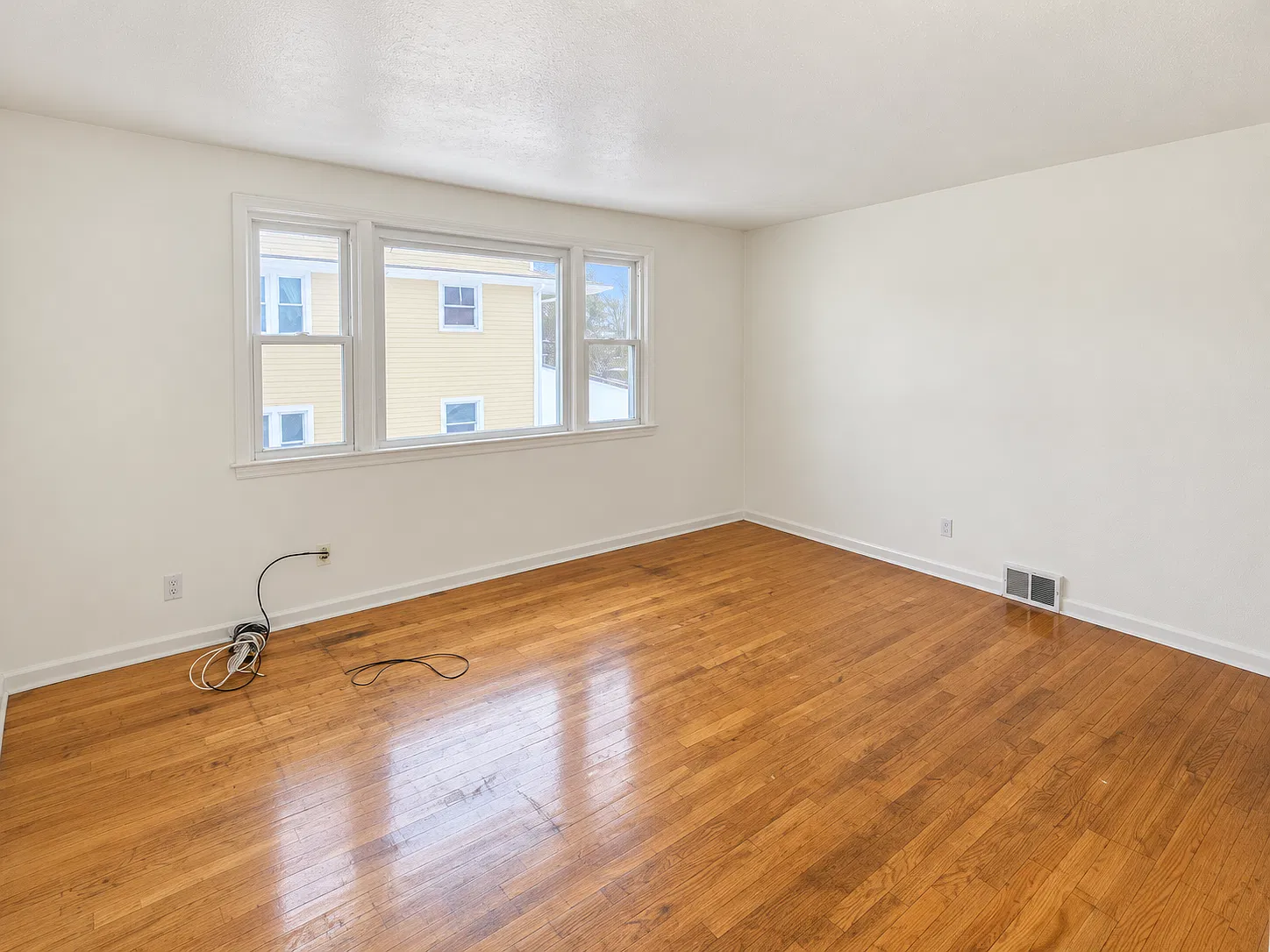 2 bed, 1200 sqft, $1,394 — Photo 1