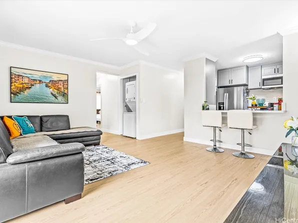 731 Amana St APT 904, Honolulu, HI 96814