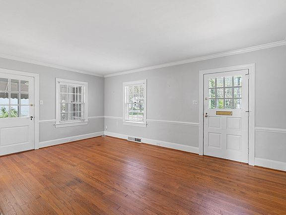 4th image of 2728 Anderson Dr