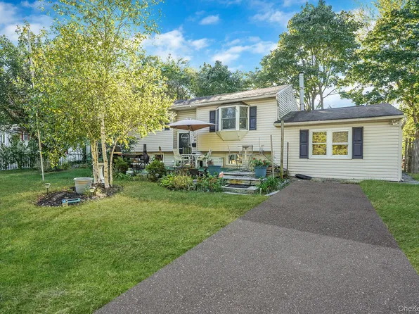 2812 Sipp Avenue, Medford, NY 11763