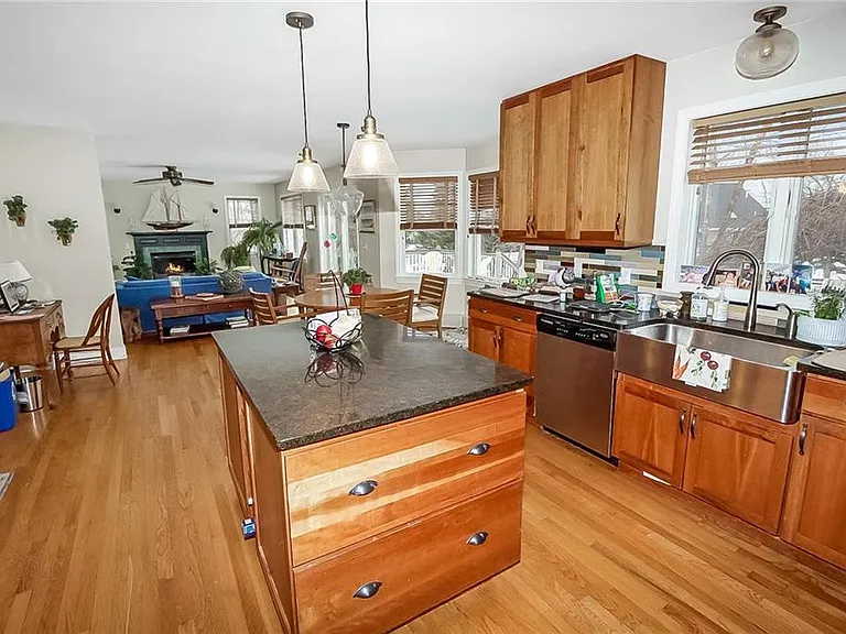 641 Middle Rd — Photo 20