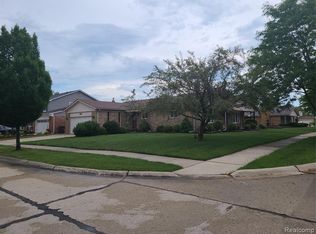 18221 Brentwood Dr, Riverview, MI 48193