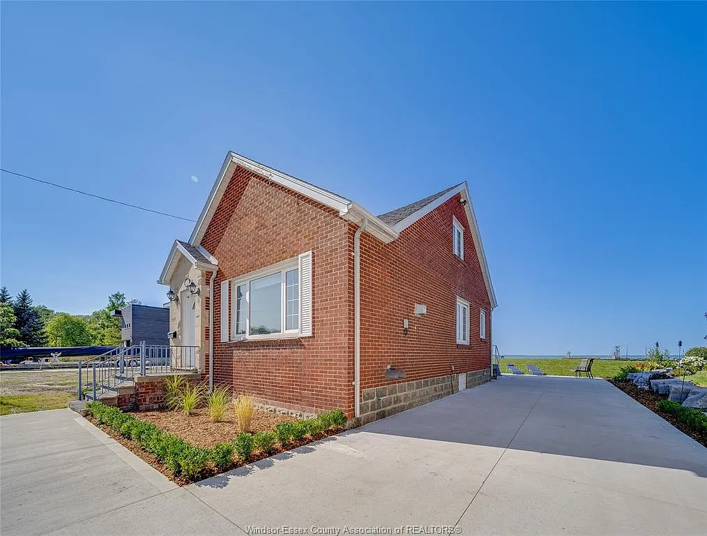 4 bed, 2250 sqft, $3,000 — Photo 2