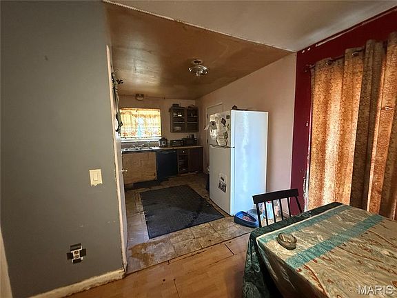 4th image of 2343 Farnham Ln