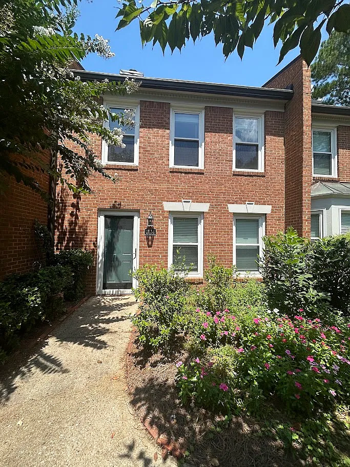 2 bed, 2.5 bath, 1280 sqft, $1,800 — Photo 1