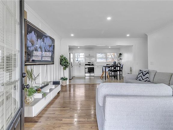 2nd image of 1063 Mountain View Rd NW