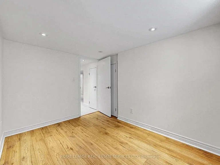 119 Essex St #LOWER — Photo 8