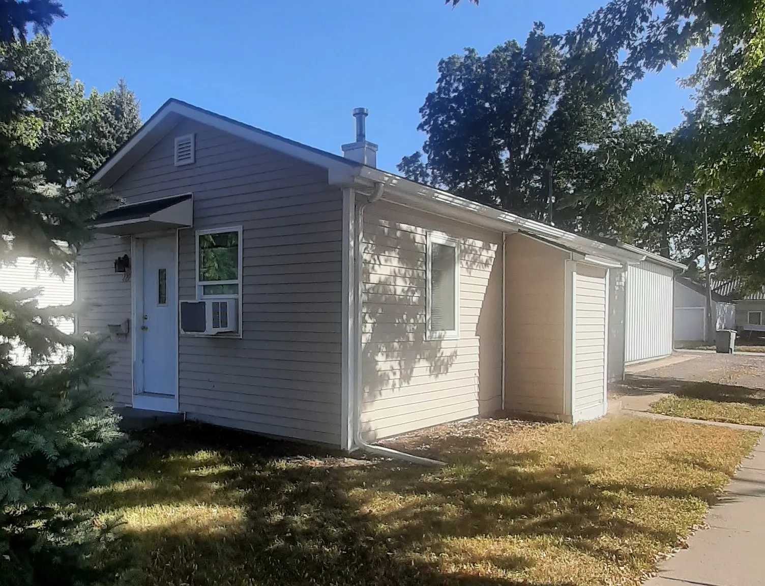 2 bed, 500 sqft, $1,050 — Photo 2