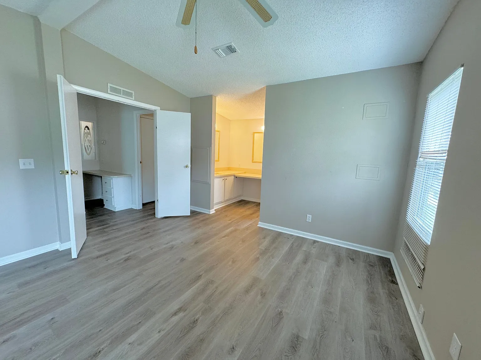 2 bed, 1040 sqft, $1,750 — Photo 4