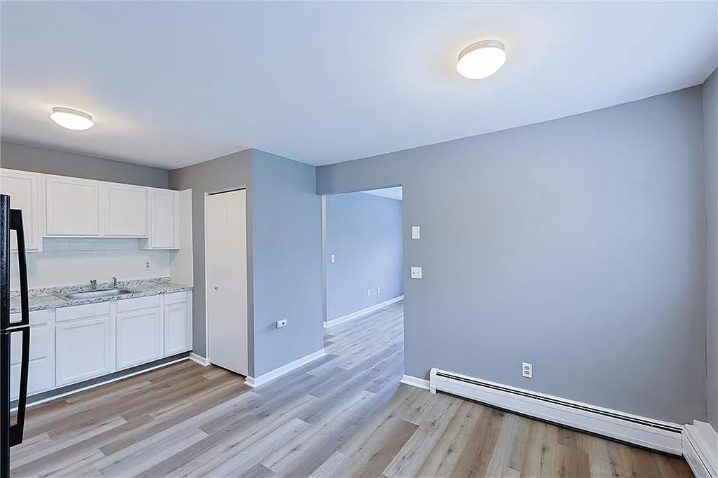 1 bed, 920 sqft, $1,900 — Photo 3