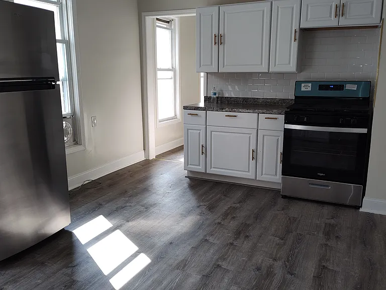 53 Duerstein St #UP — Photo 1