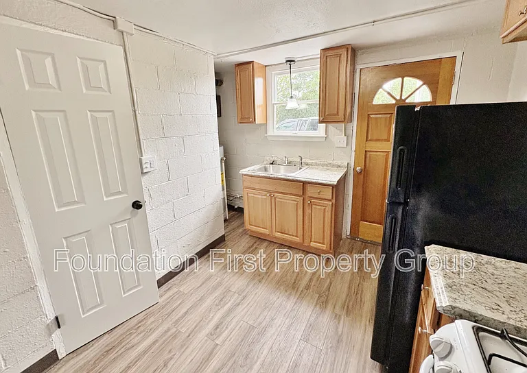 240 W High St #8 — Photo 2