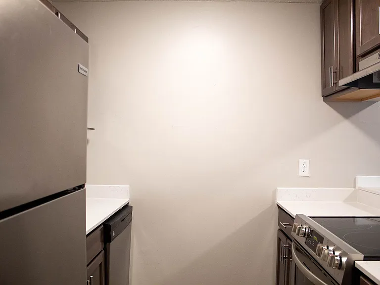 909 S Locust St — Photo 49