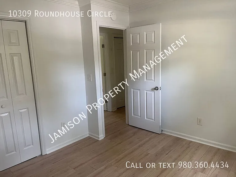 10309 Roundhouse Cir — Photo 8